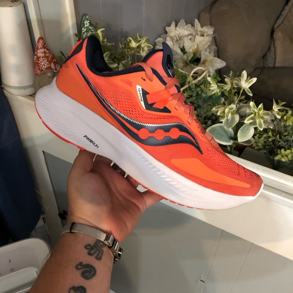 Women’s Saucony Guide 15 ‘Coral Orange/Navy size 10.5